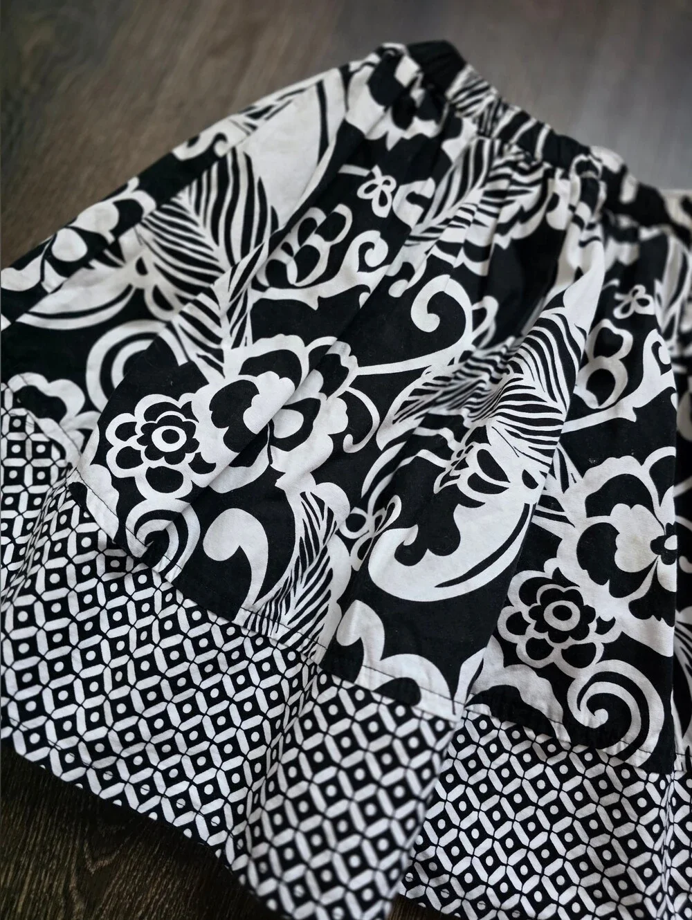 Gymboree black & white geo floral skort